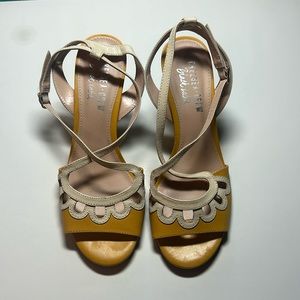 Chelsea crew yellow and ivory short heels - US size 9